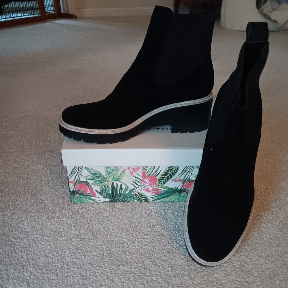 NWOT Dolce Vita Hasa Platform Ankle Boots, Size 7.5, Black Suede